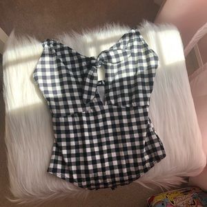 Gingham bodysuit with cutout